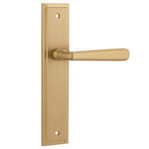 Copenhagen Levers on Stepped Backplate (iver)