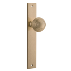 Guildford Door Knobs on Rectangular Backplate (iver)