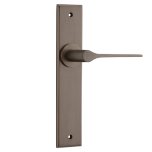 Como Levers on Chamfered Backplate (iver)