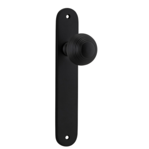 Guildford Door Knobs on Oval Backplate (iver)